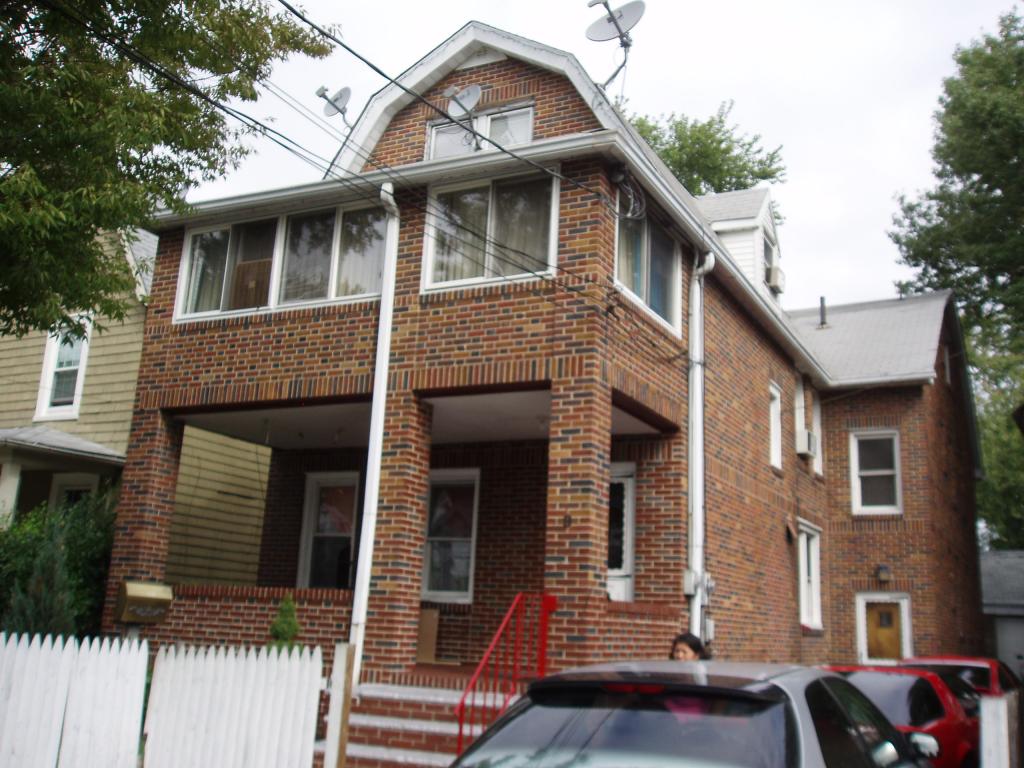 9 MAOLIS AVENUE