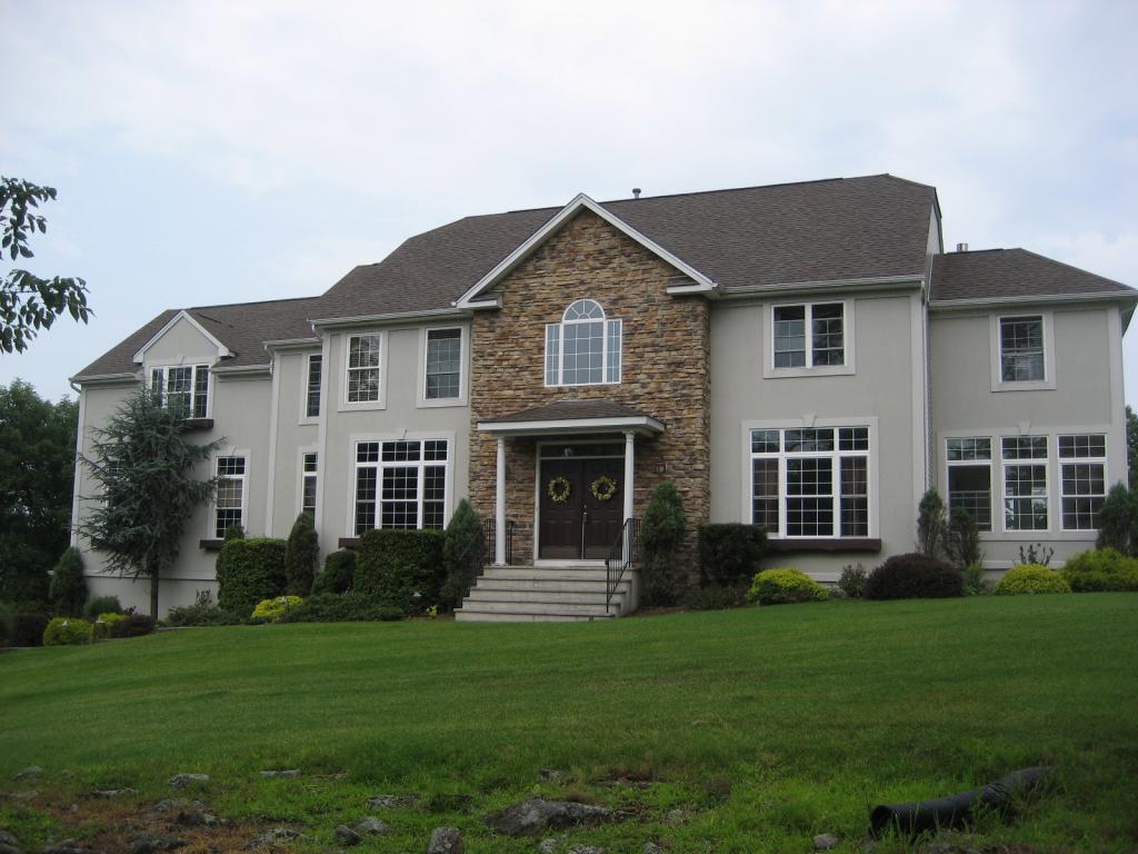 3 OAK HOLLOW LN