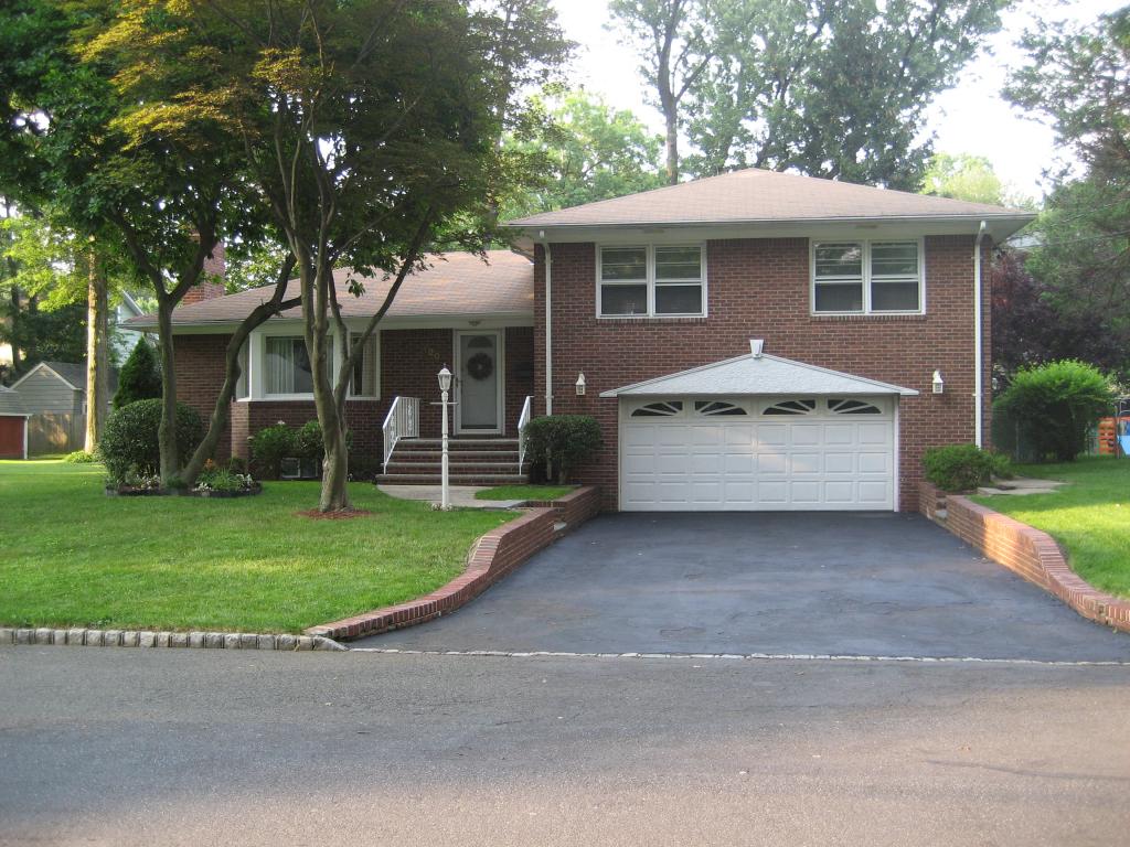 MLS #/Web ID: 2703286