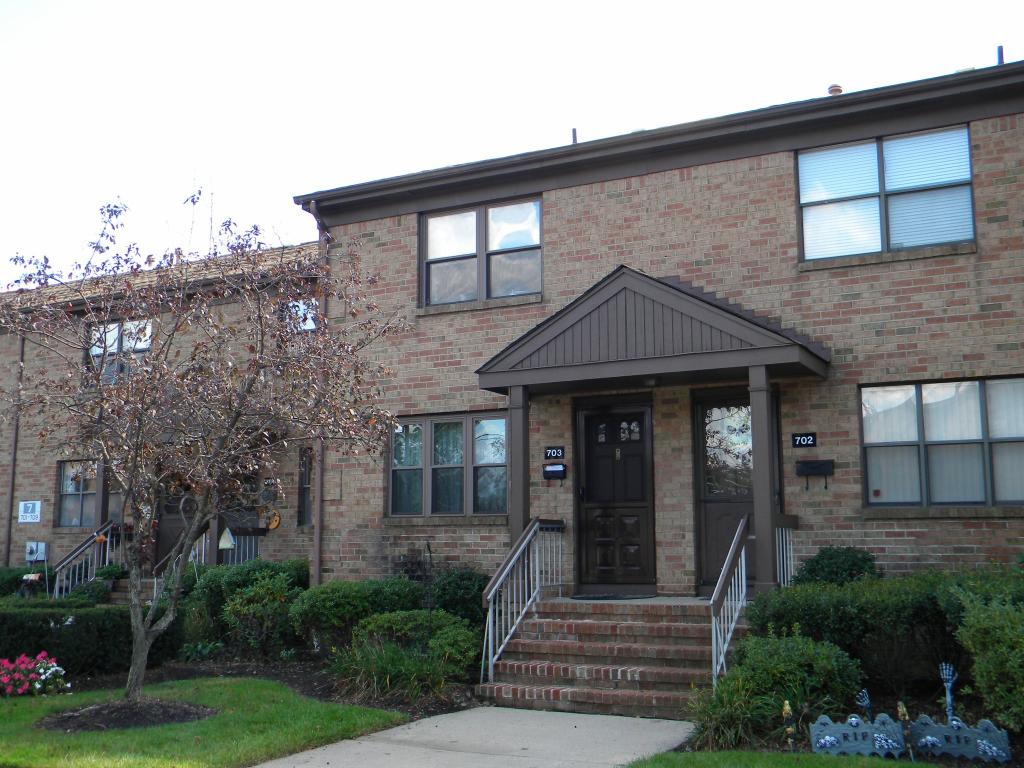 703 SHARON GARDEN CT