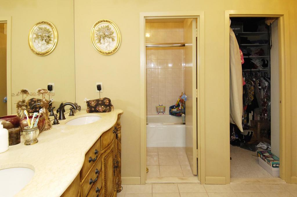 MLS #/Web ID: 2724786