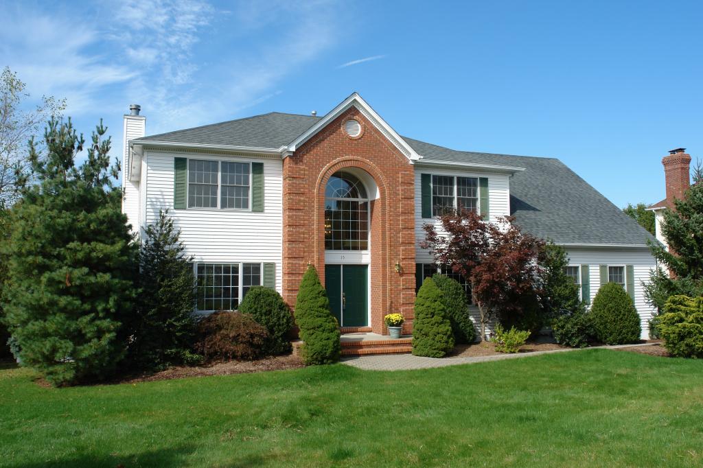 15 RAINBOW DR