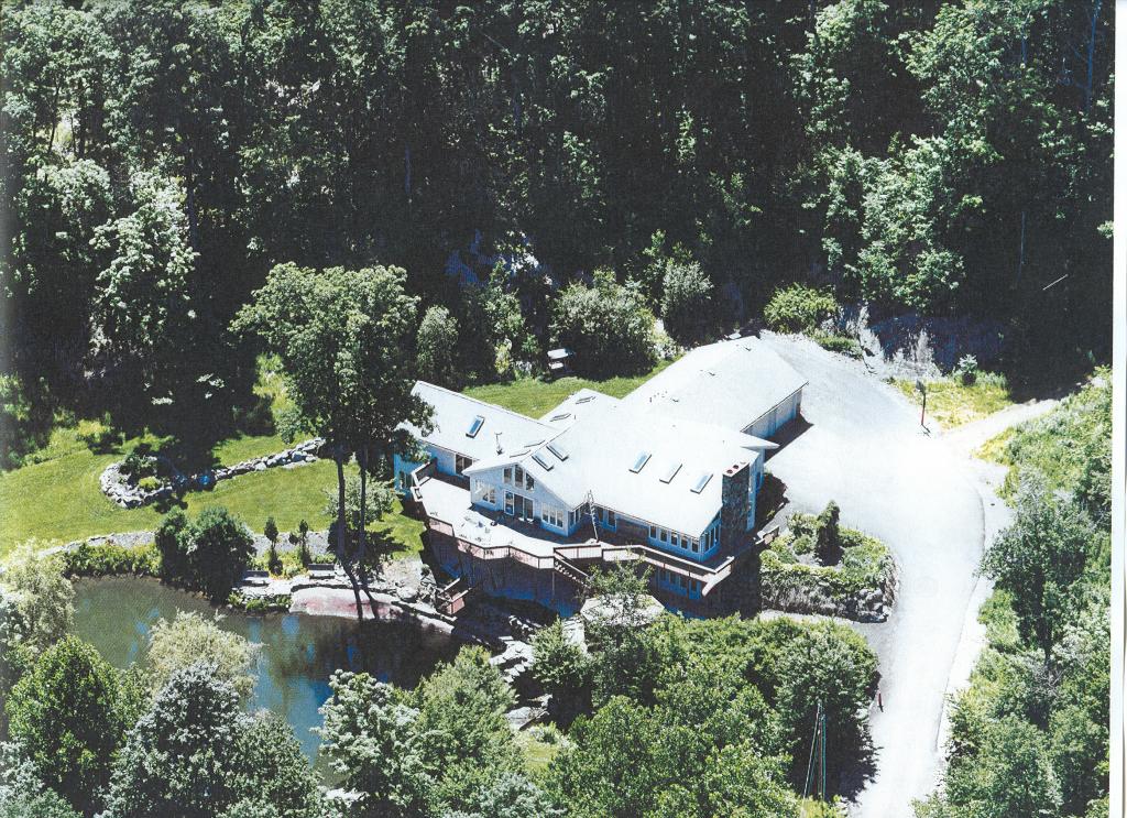 4 Silverdale Ln