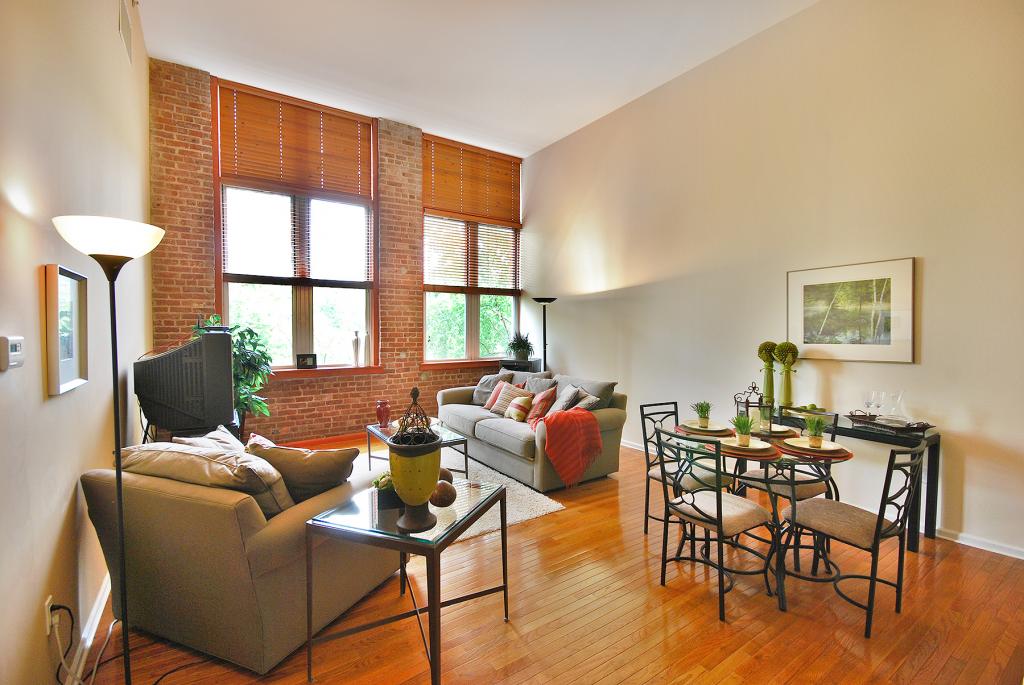 MLS #/Web ID: 2690887