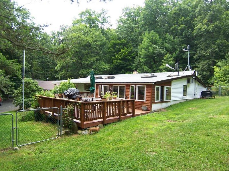 921 UPPER DR