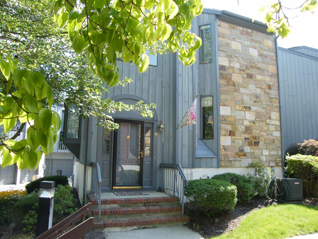 MLS #/Web ID: 2702887