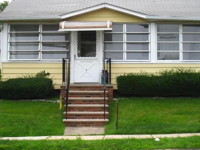 8 Middle Ave
