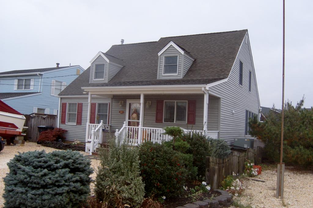 315 W KUPPER DR
