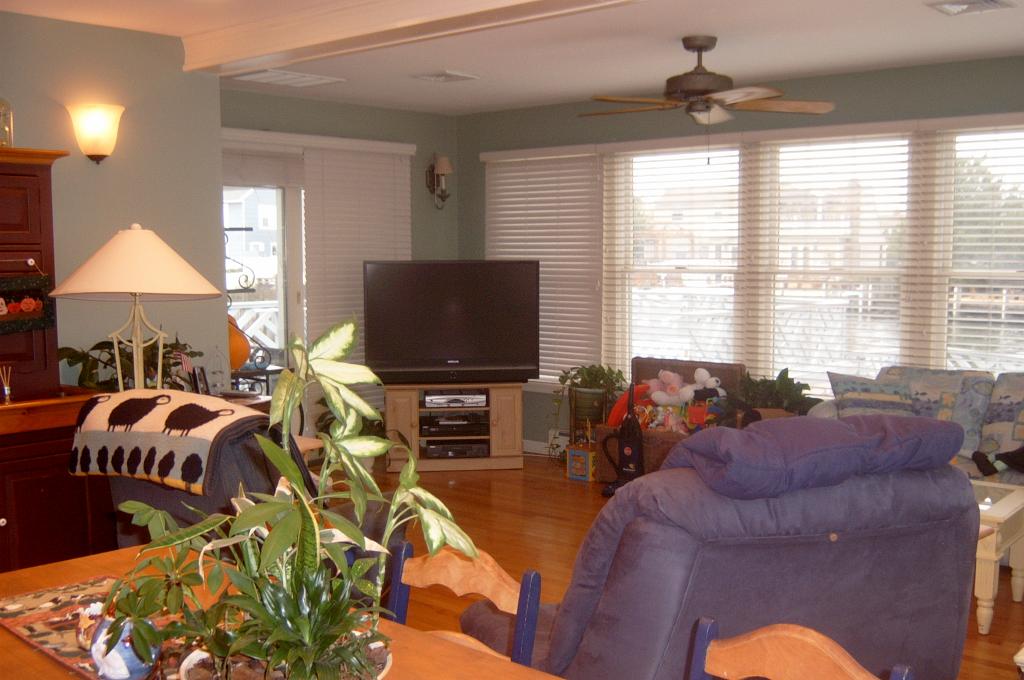 315 W KUPPER DR