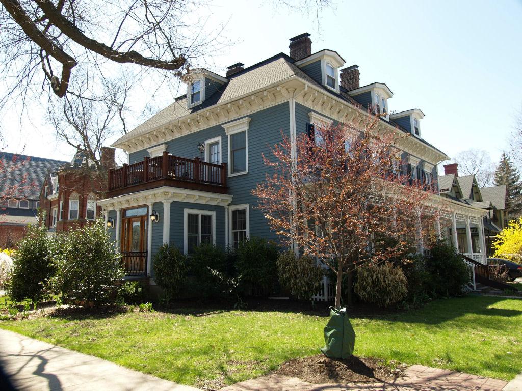 2 PERRY ST