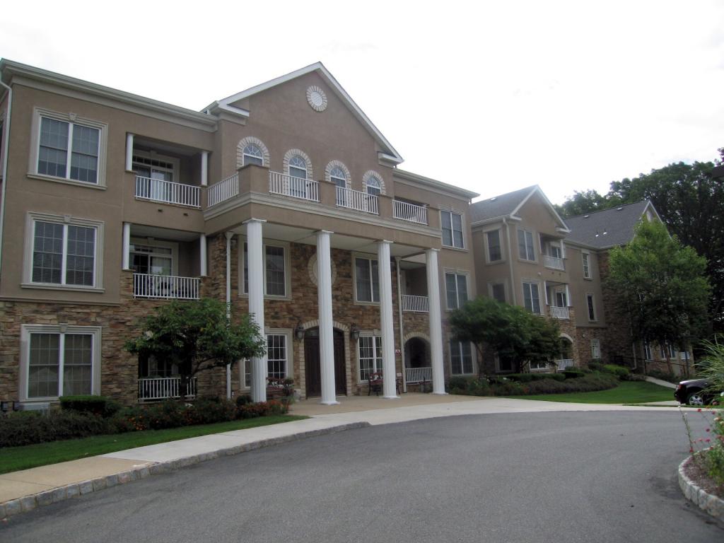 MLS #/Web ID: 2711188