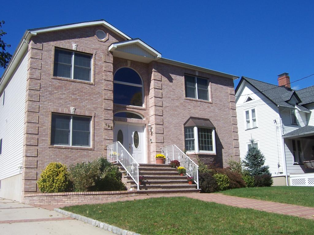 195 WALNUT ST