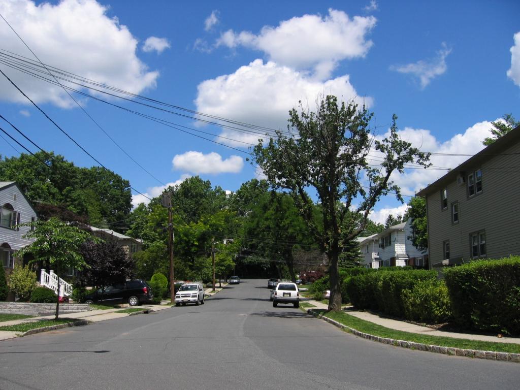 13 EVELYN CT