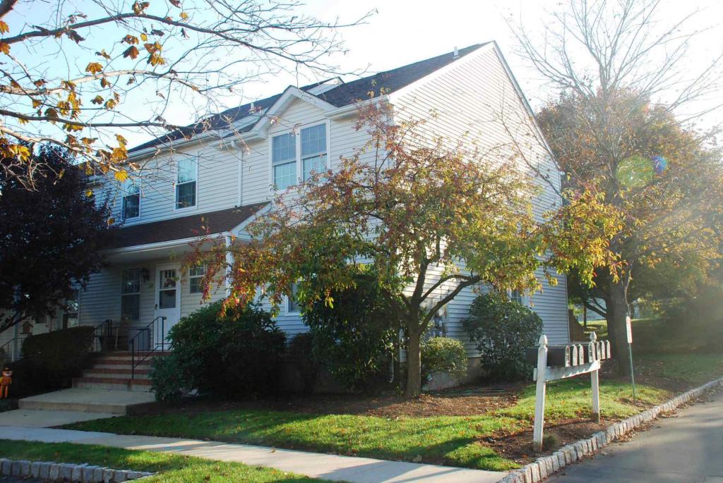 MLS #/Web ID: 2722688