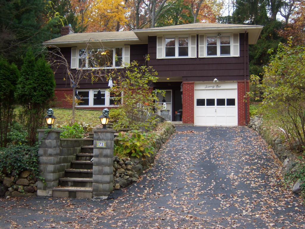 71 WOODSTONE RD
