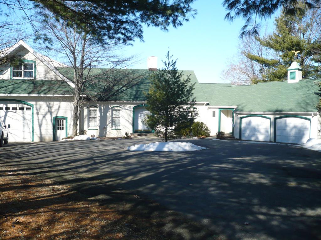 27 HILLTOP RD