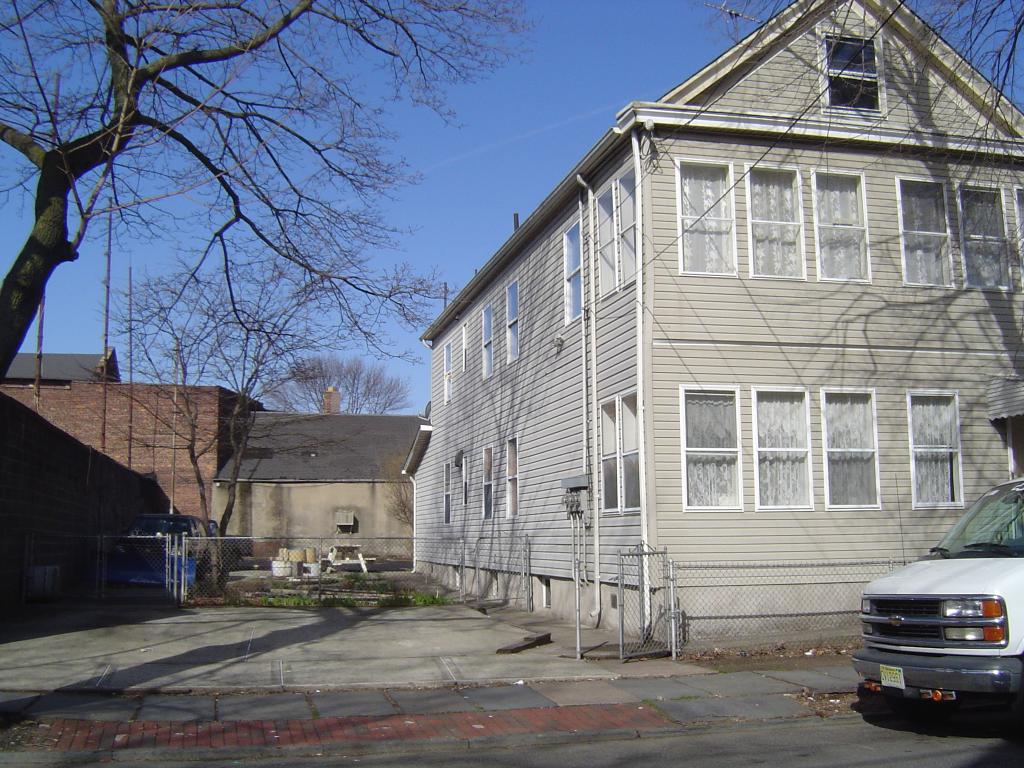 27 WALL ST , Passaic, NJ, 07055, USA