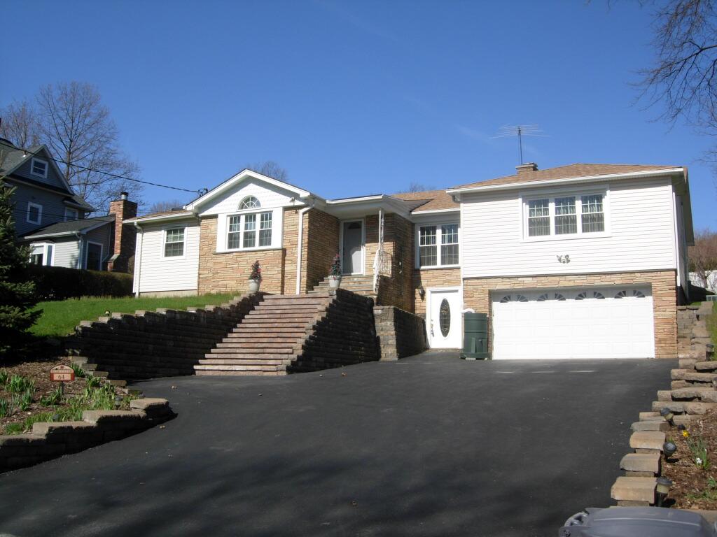64 Lakeside Avenue