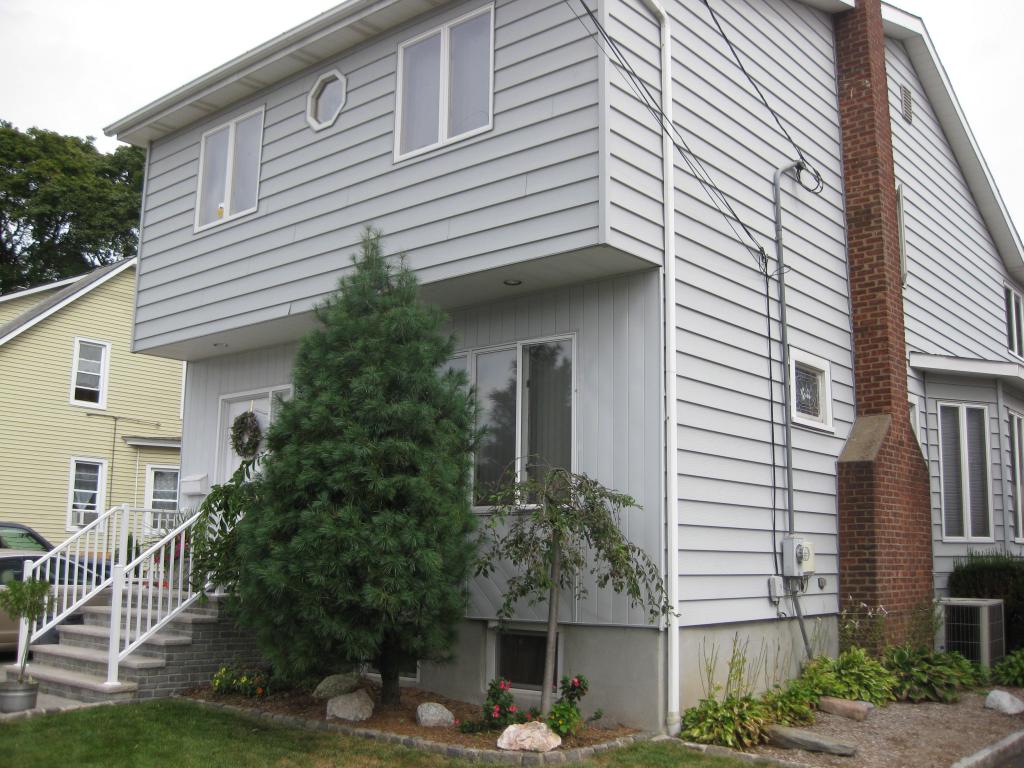 328 TRAVERS PL