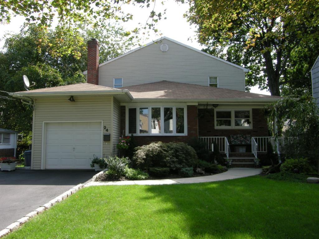 24 COLONIAL DR