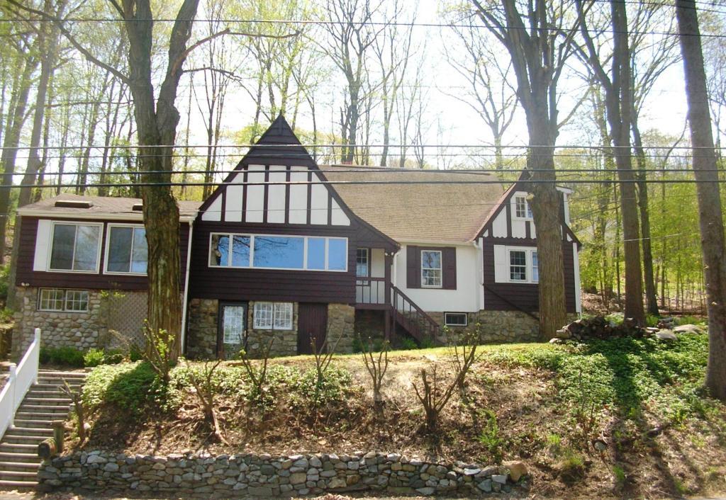 485 E SHORE TRL