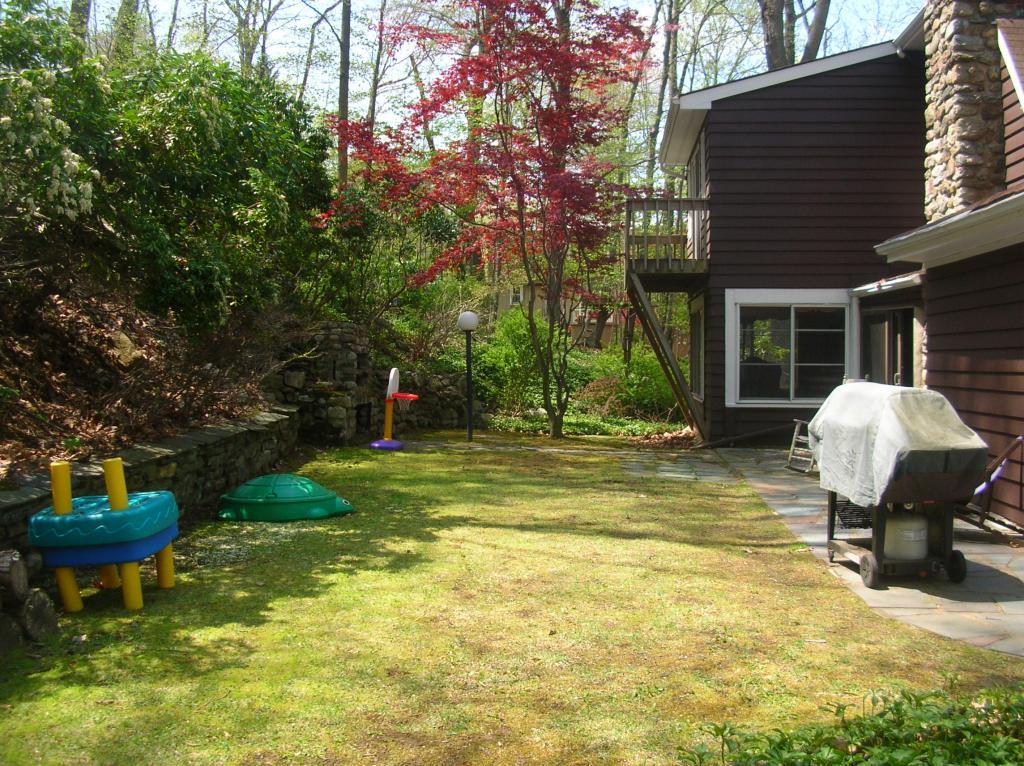 485 E SHORE TRL
