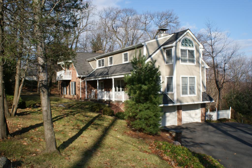 8 BRIARCLIFF TER