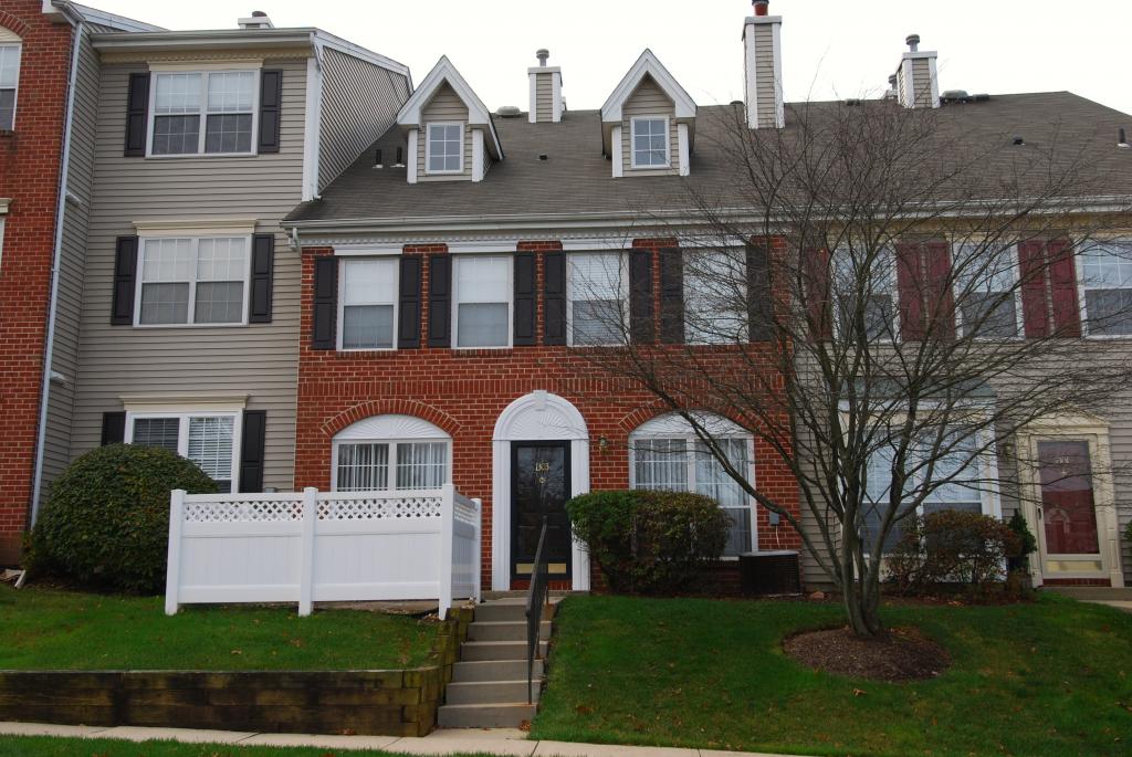 1303 BOXWOOD DR