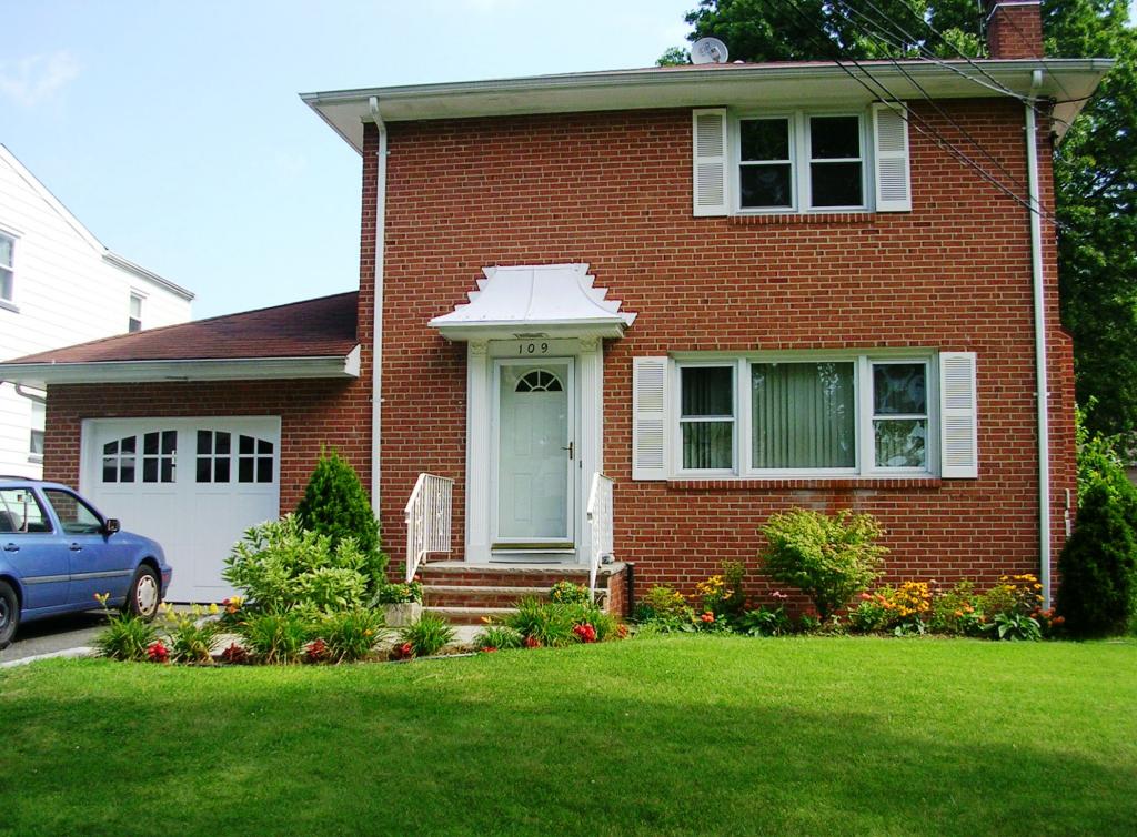 109 BENDER AVE