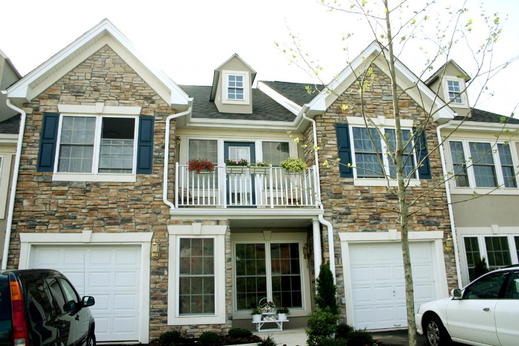 20 SPRUCE LN