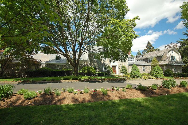 6 Edgewood Court