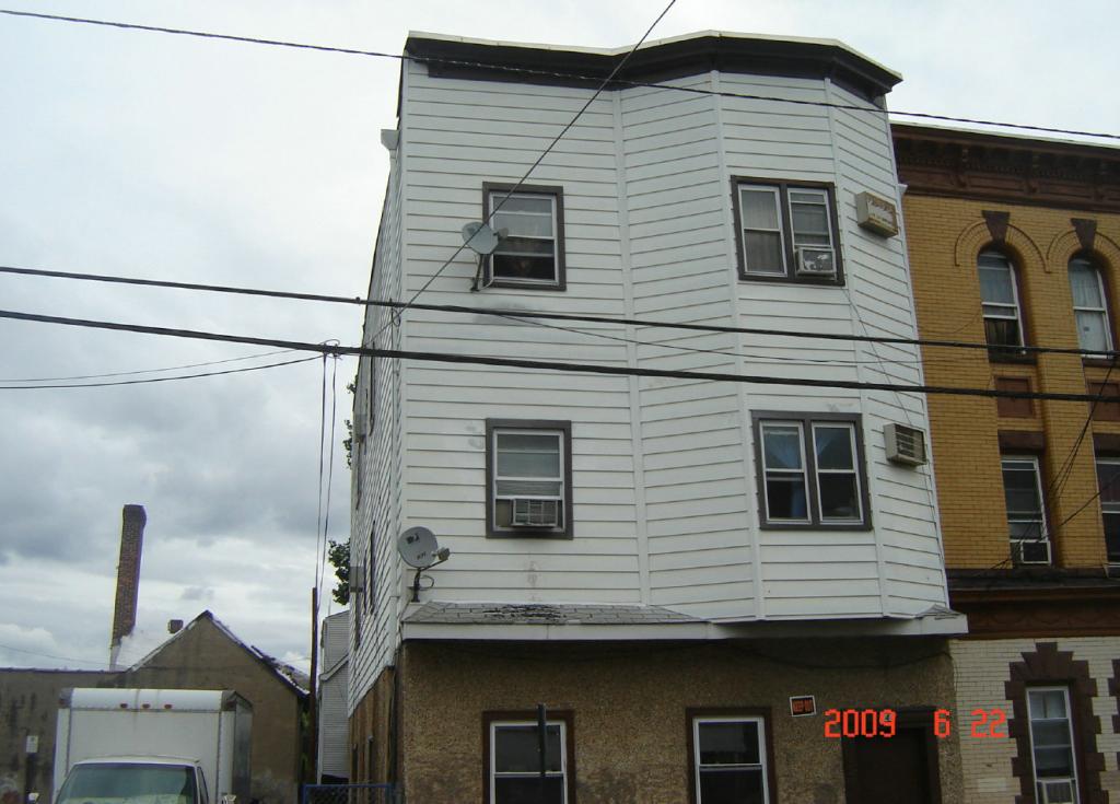 MLS #/Web ID: 2692290