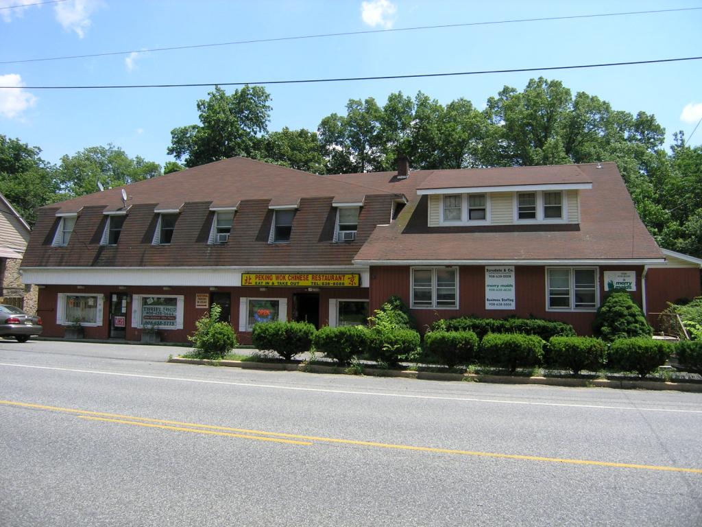 81 W MAIN ST