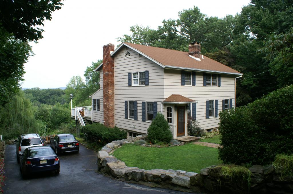 MLS #/Web ID: 2703190
