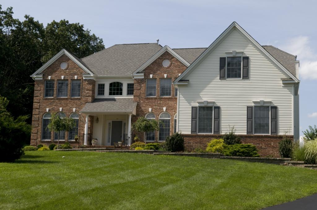 MLS #/Web ID: 2703290
