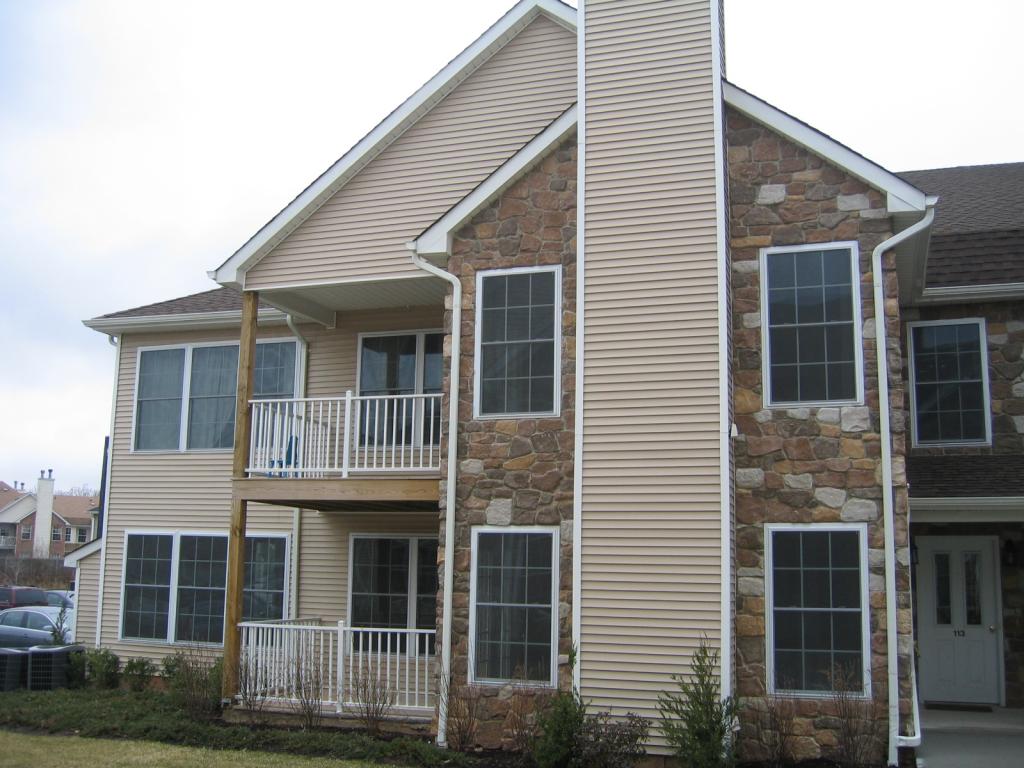 105 CHARIOT CT