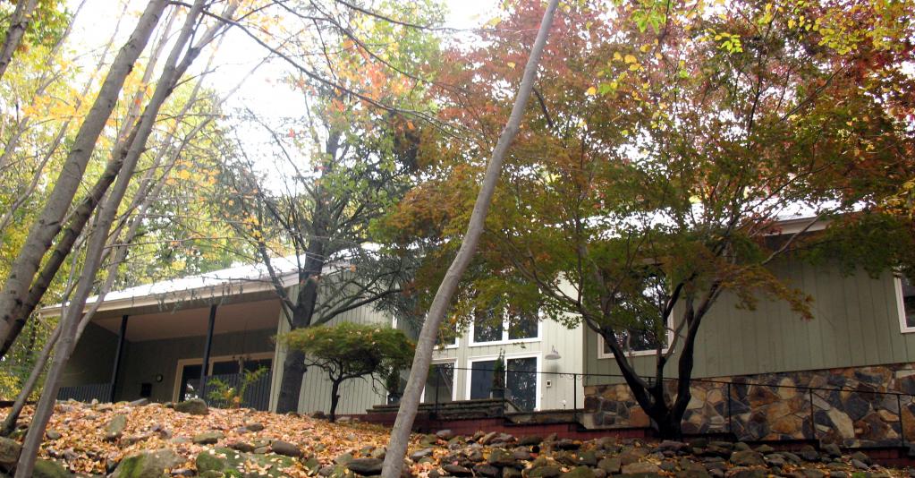 2 HILLTOP RD