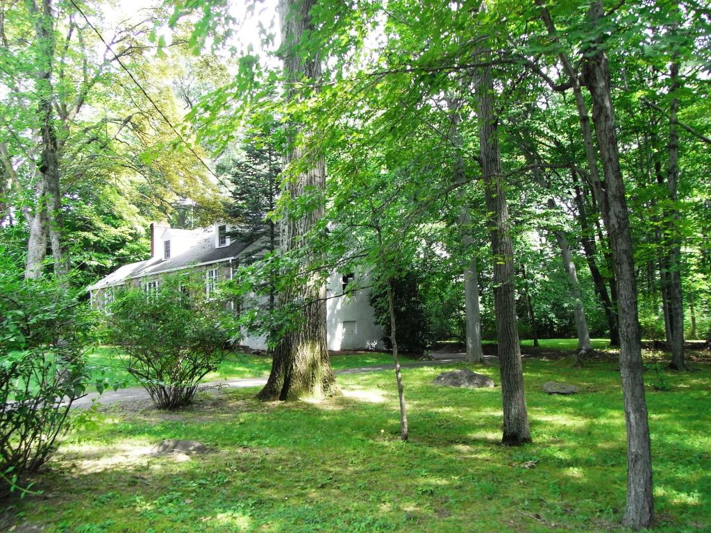 77 OAKHILL RD