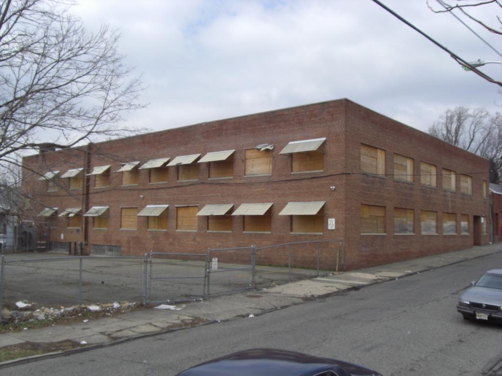 498 MAIN ST
