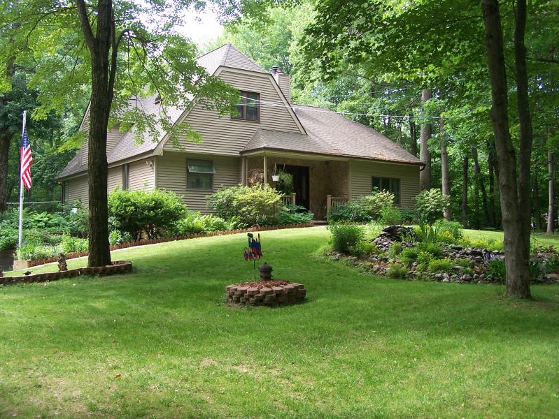 909 TWIN OAKS RD