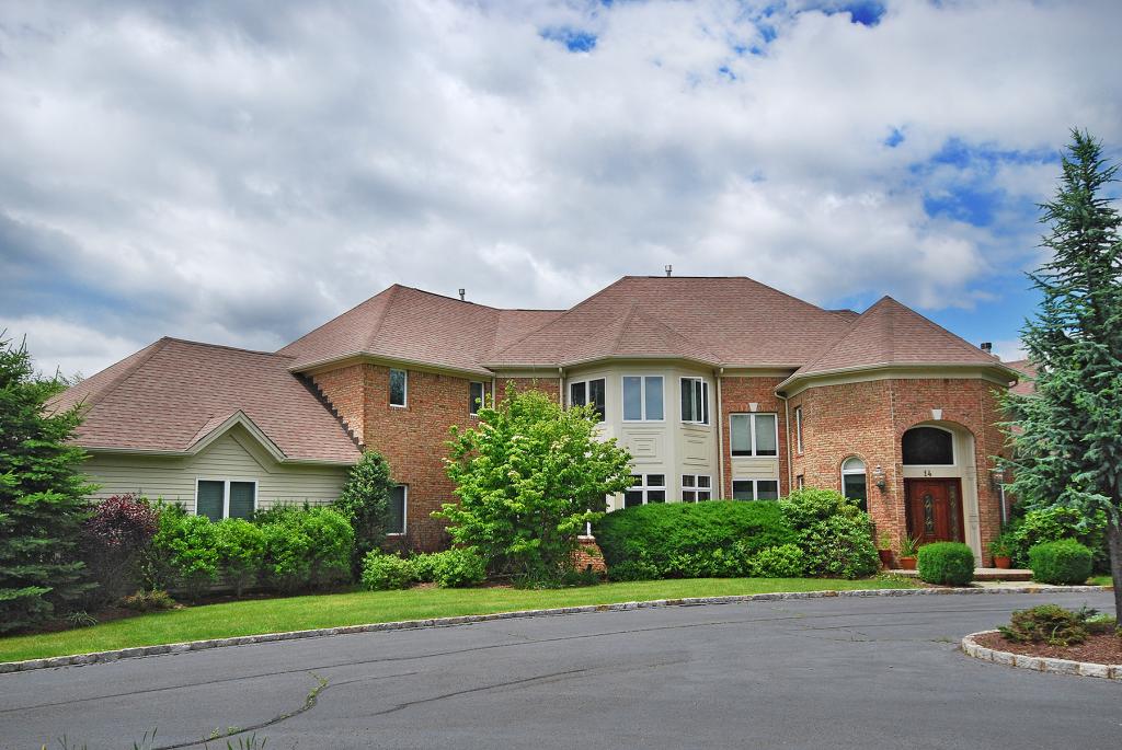 14 KINGSBROOK COURT