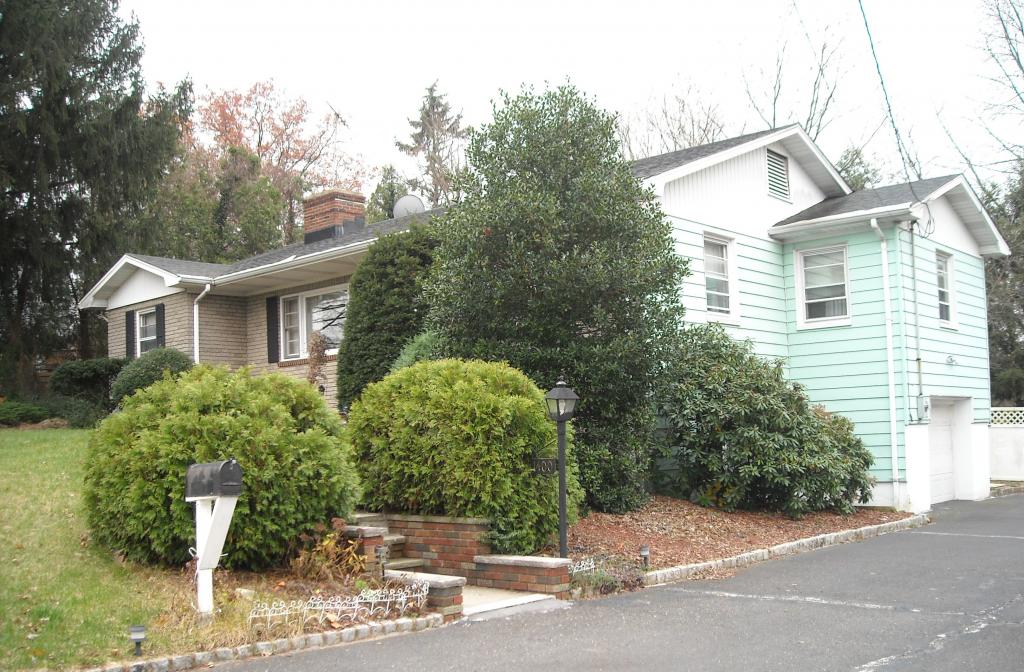 1400 CLINTON AVE
