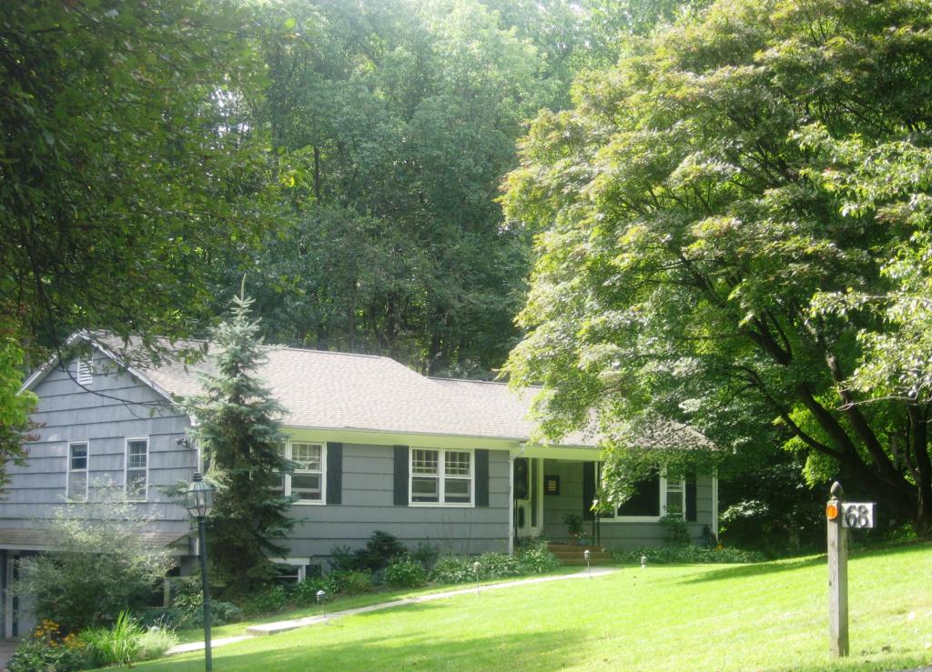 68 W MAIN ST