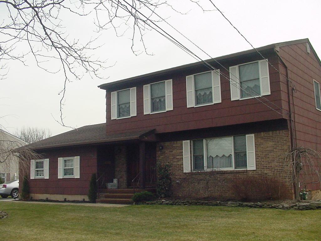 1123 LAKE AVE