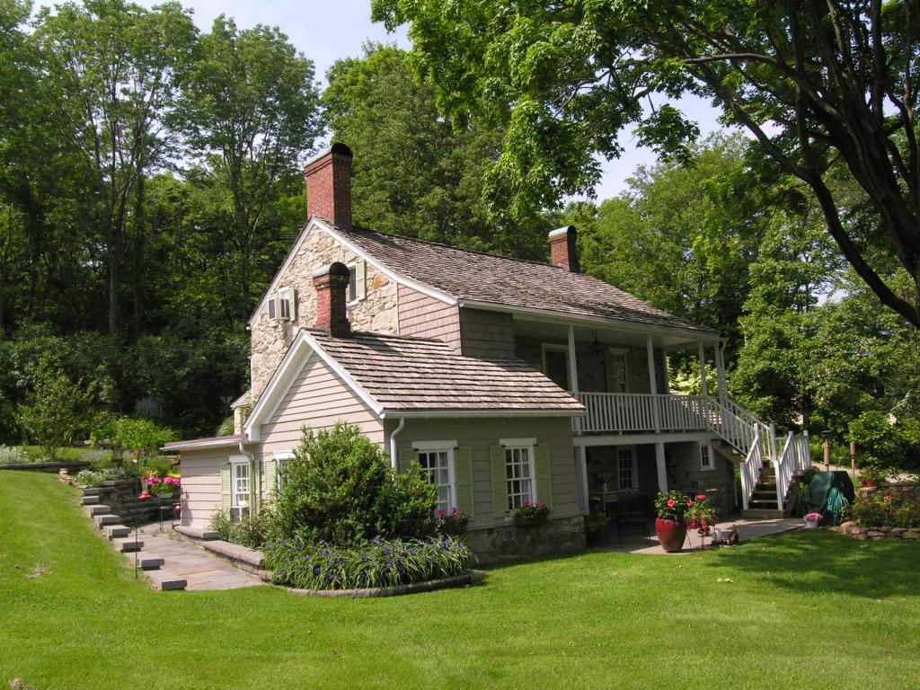 406 CHARLESTOWN RD