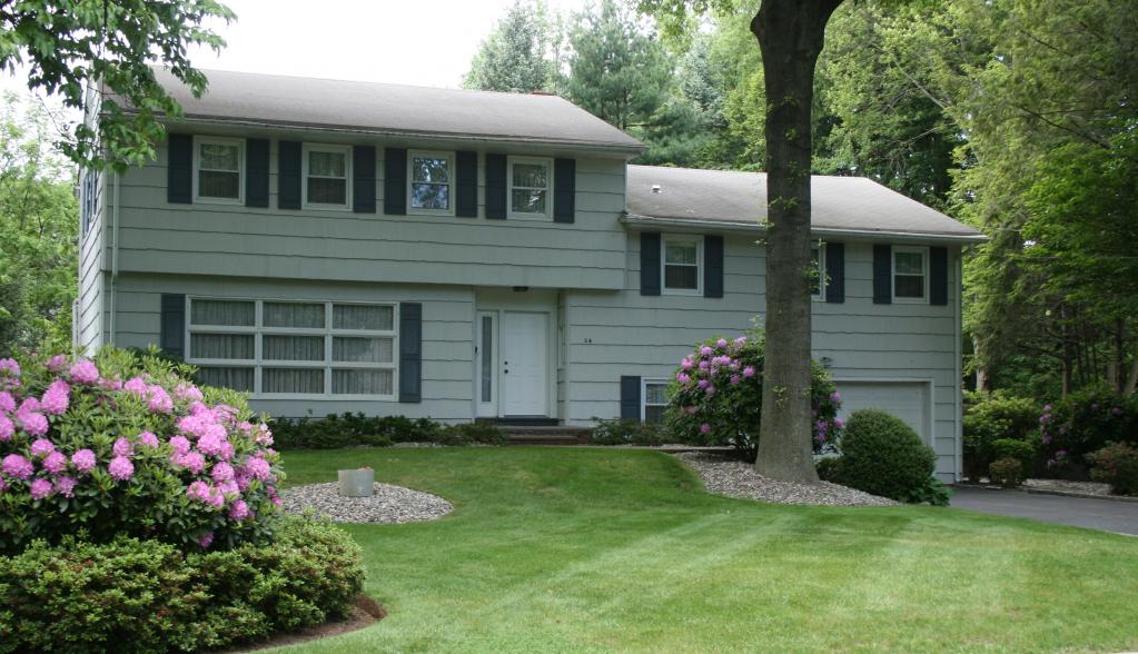 24 ABBY LN