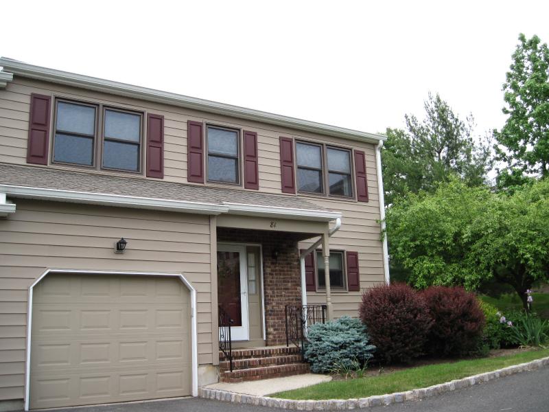81 SUNRISE DR