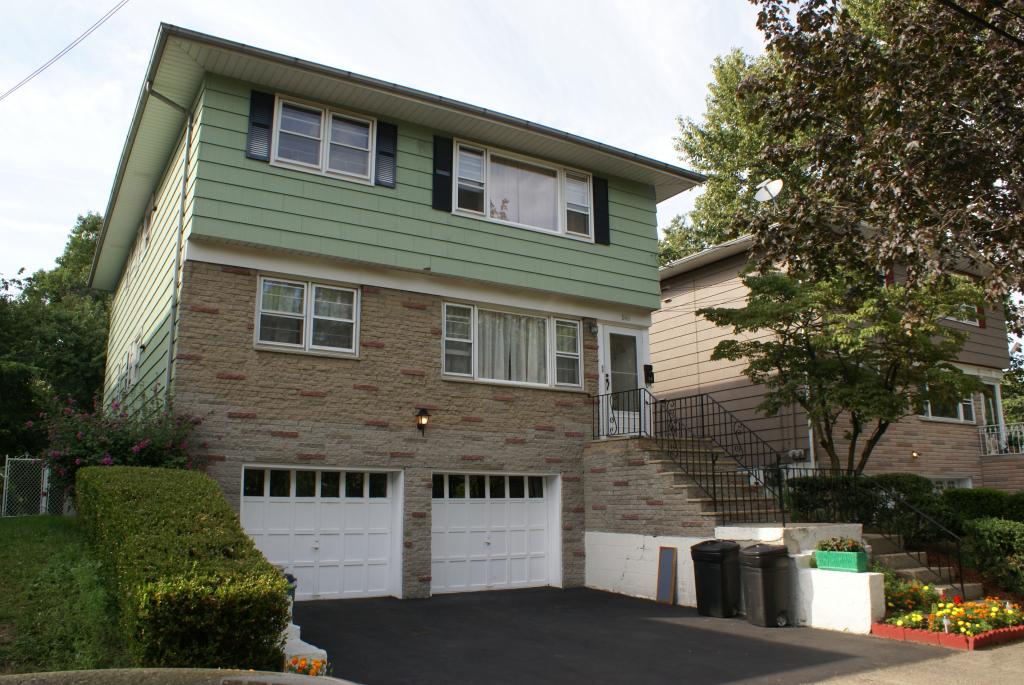 246 LAKEWOOD DR