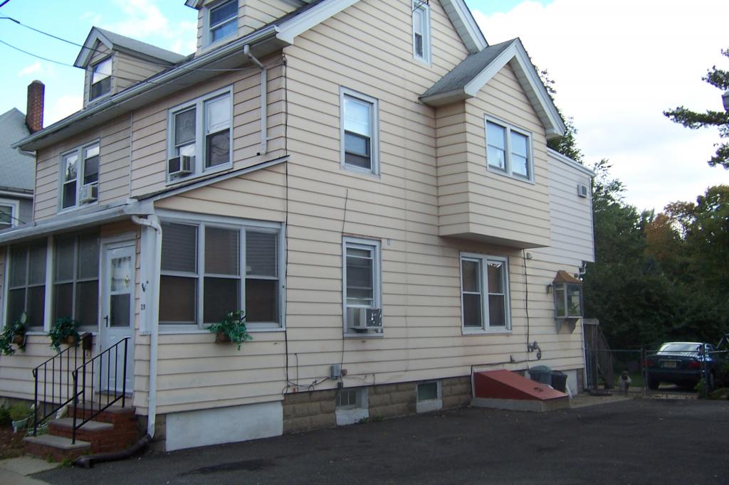 39 WALNUT ST