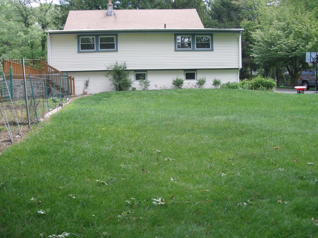 10 HIGHLAND ROAD